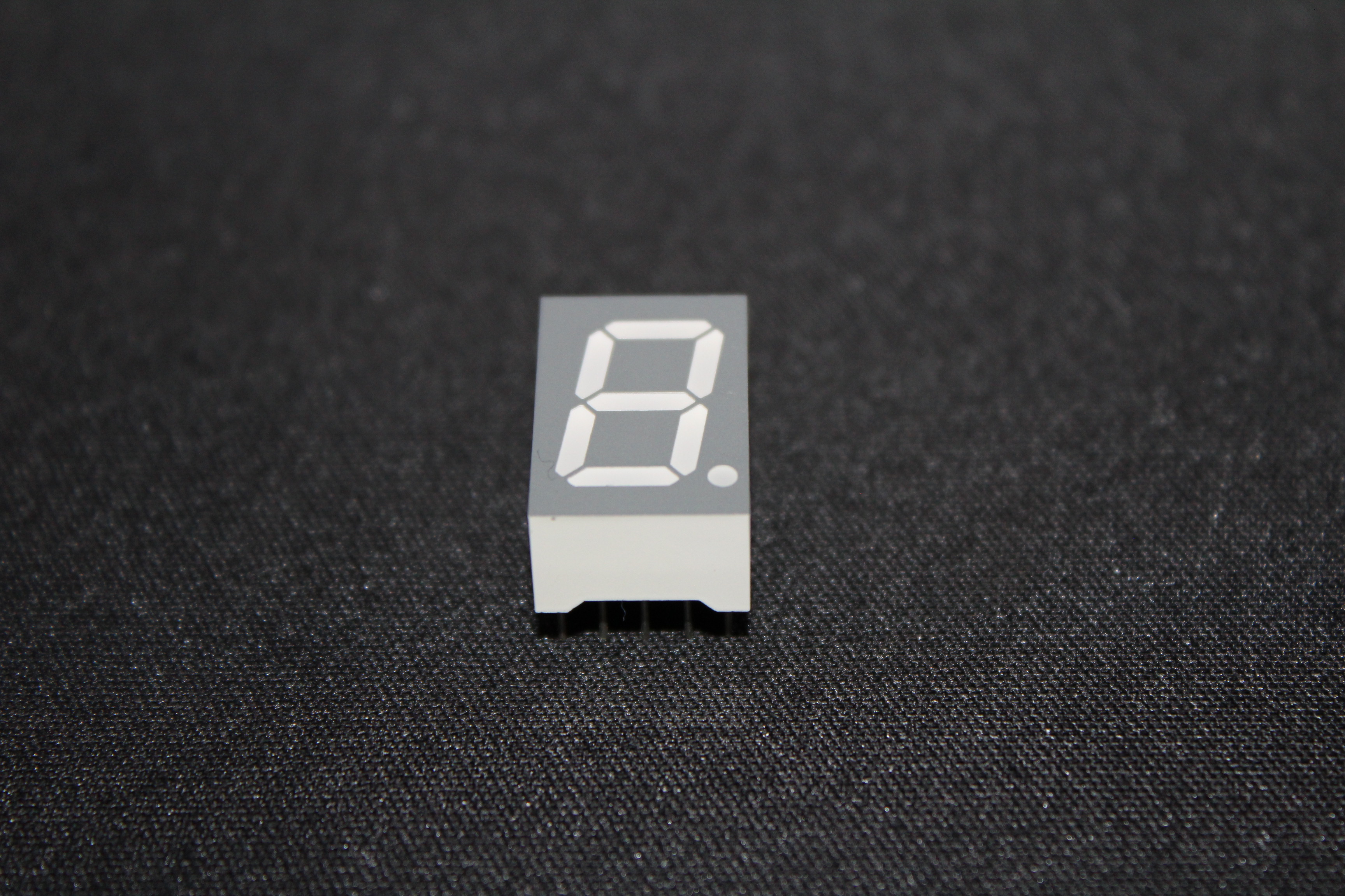 7-Segment Common Cathode Display - RED-EE805C-H3R1