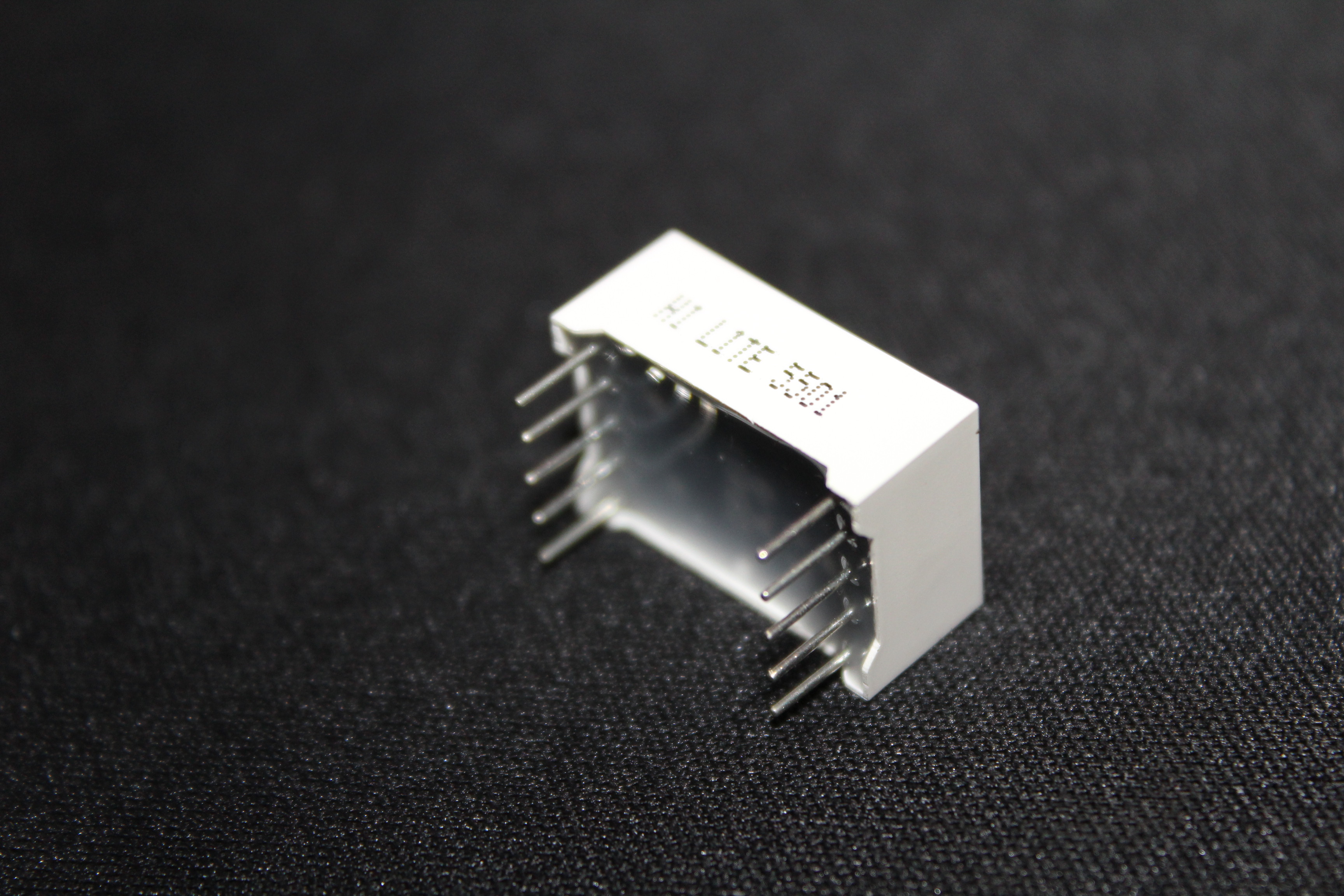 7-Segment Common Cathode Display - RED-EE805C-H3R1 - Image 2